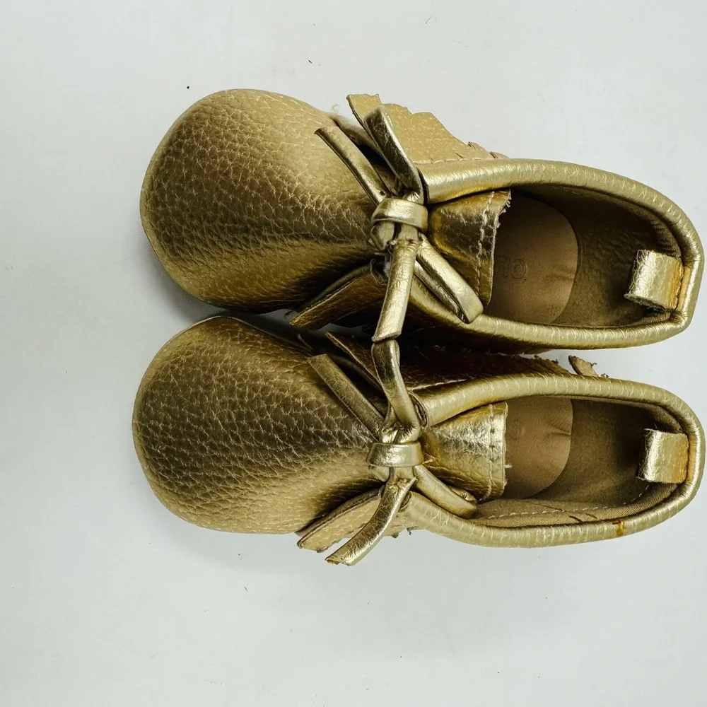 Old Navy Baby Moccasins Gold Metallic Slippers Size 6/12 Months‎ EUC